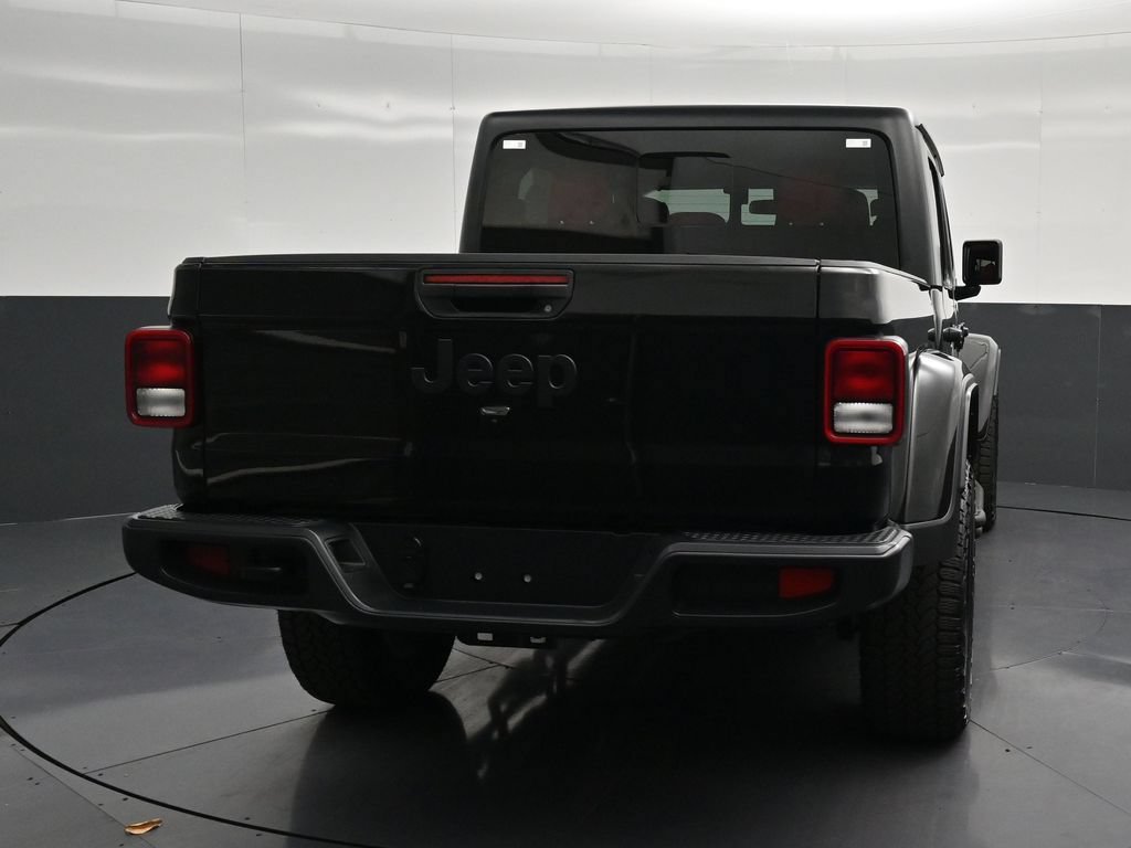 Used 2025 Jeep Gladiator Sport AWD/4WD image 2