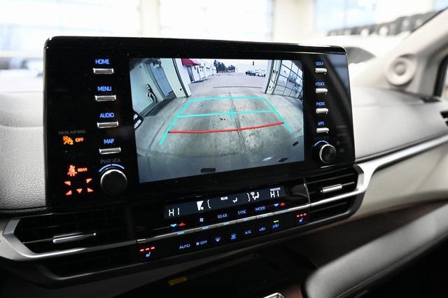 Used 2023 Toyota Sienna XLE w/ XLE Plus Package image 18