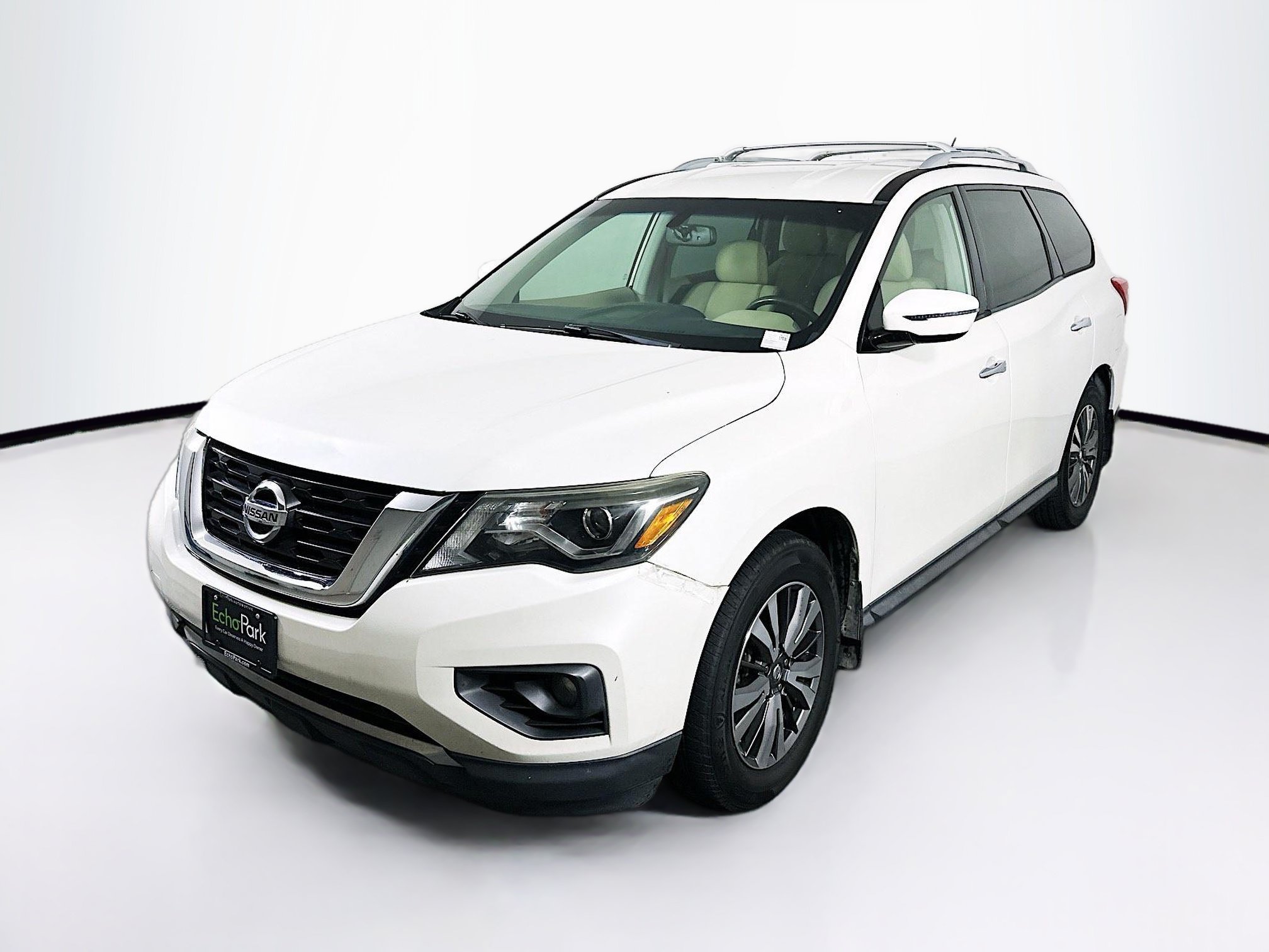 Used 2017 Nissan Pathfinder SV FWD image 3