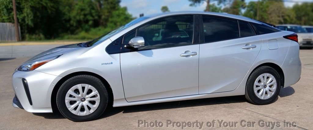 Used 2020 Toyota Prius LE image 1