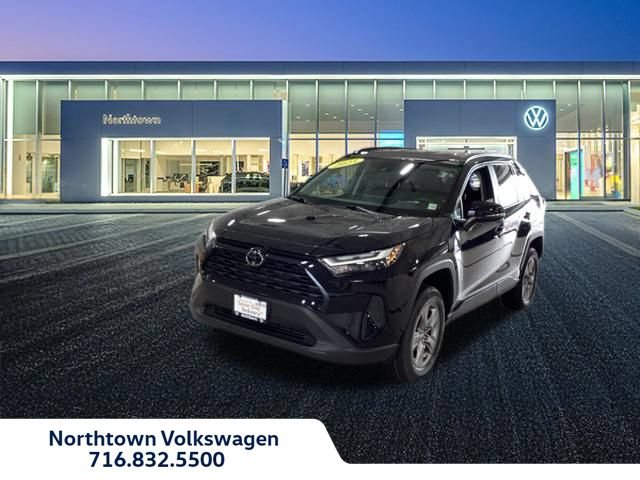 Used 2025 Toyota RAV4 XLE AWD/4WD image 1