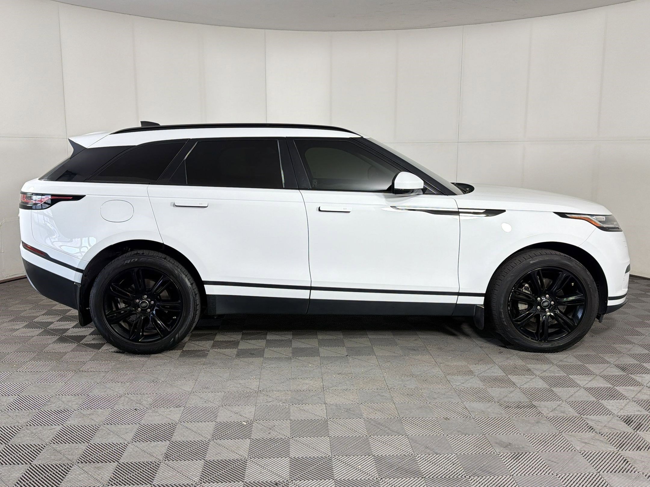 Used 2020 Land Rover Range Rover Velar S image 8