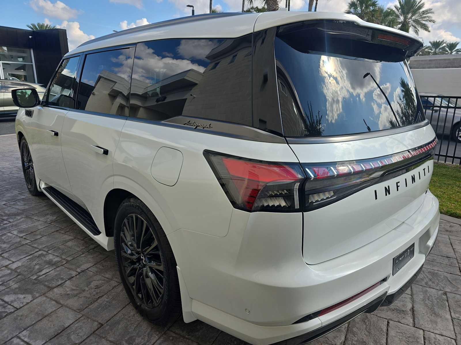 New 2026 INFINITI QX80 Autograph w/ Premium Cargo Package image 7
