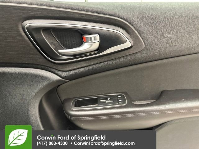 Used 2016 Chrysler 200 LX image 22