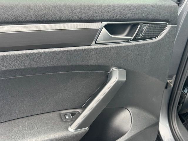 Used 2016 Volkswagen Passat 1.8T R-Line image 17