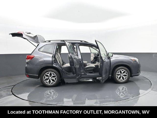 Used 2023 Subaru Forester Premium AWD/4WD image 30