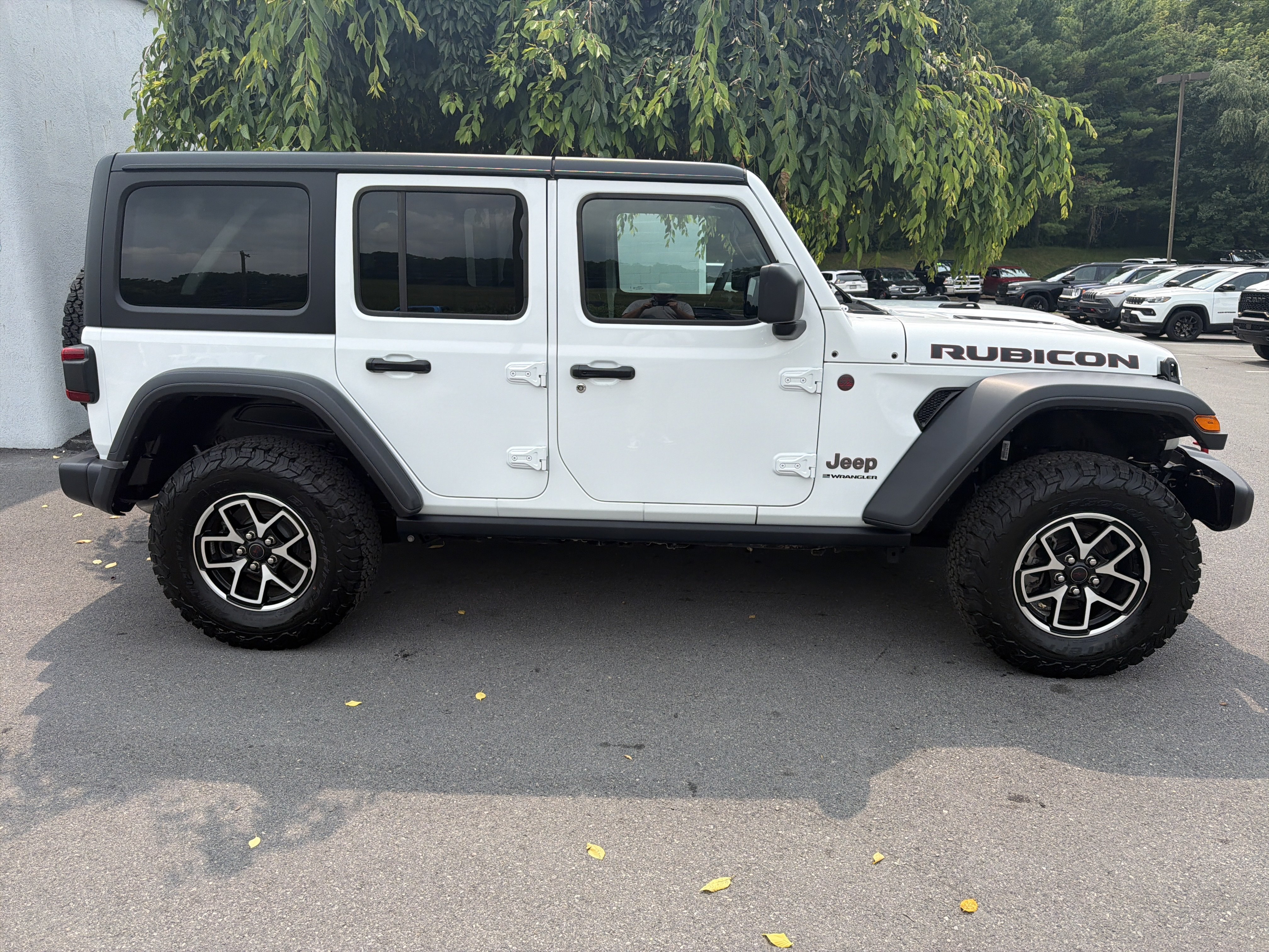 Used 2026 Jeep Wrangler Unlimited Rubicon AWD/4WD image 2