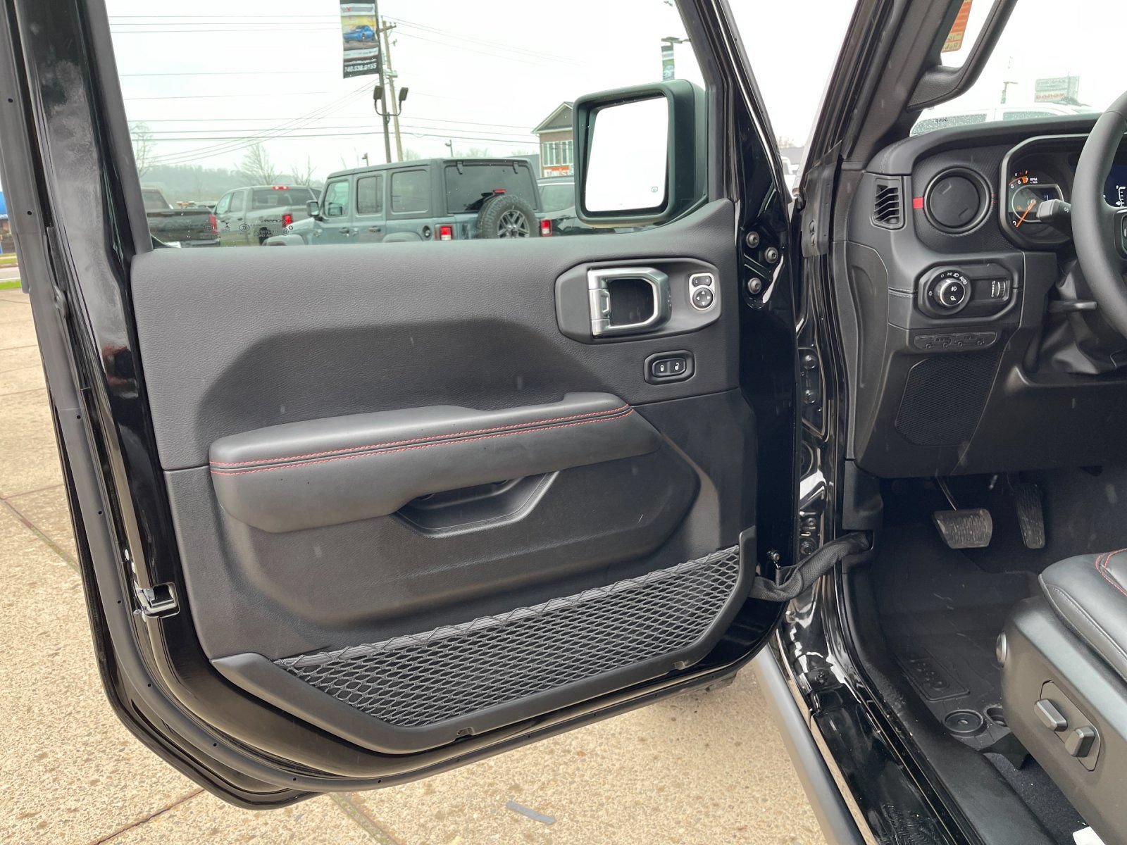 New 2026 Jeep Gladiator Rubicon w/ Steel Power Dome Hood Package AWD/4WD image 11