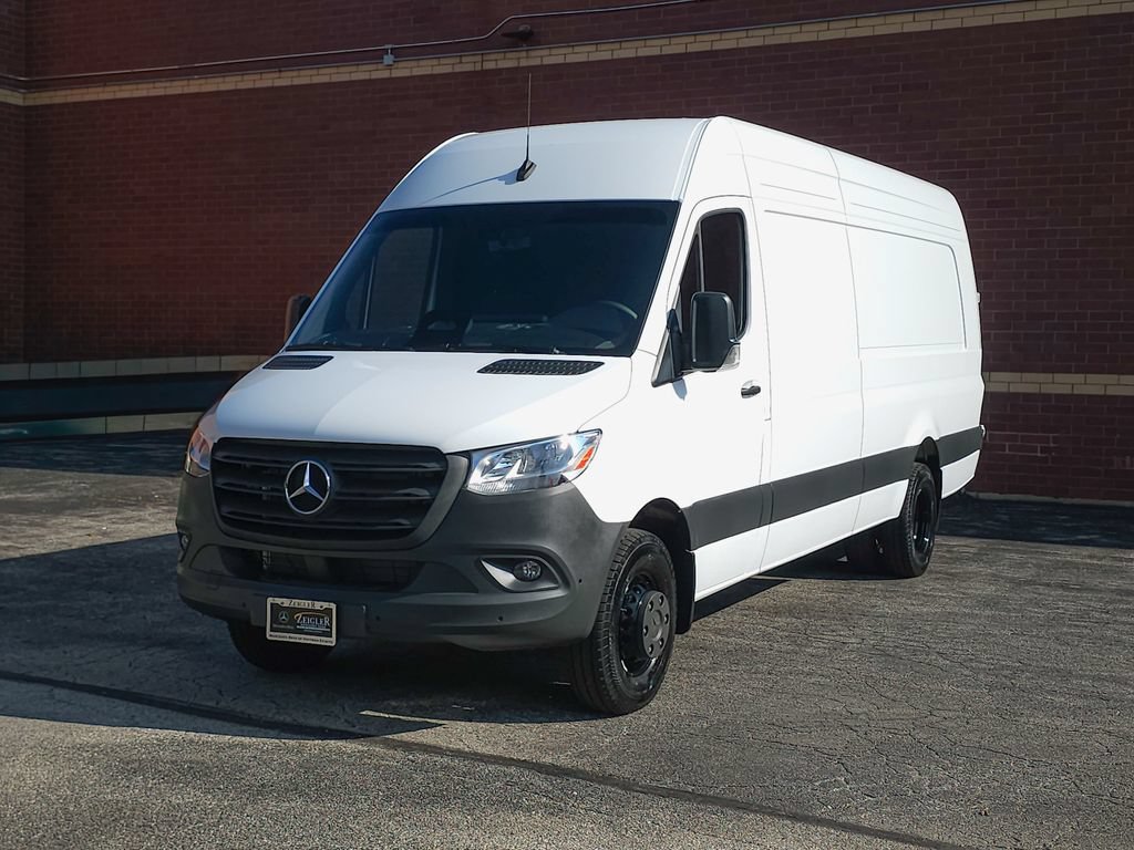 Used 2025 Mercedes-Benz Sprinter 4500 w/ Parking Package image 3