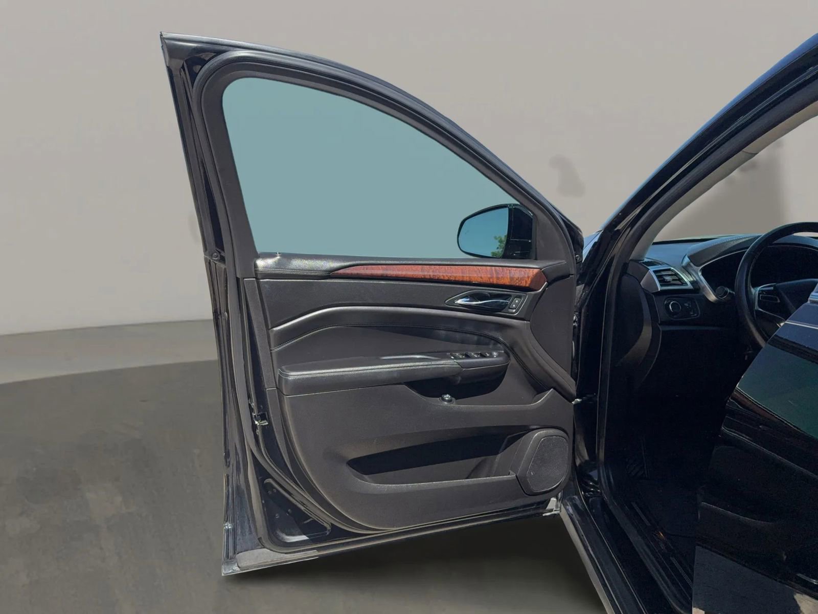 Used 2016 Cadillac SRX Luxury w/ Driver Awareness Package image 9