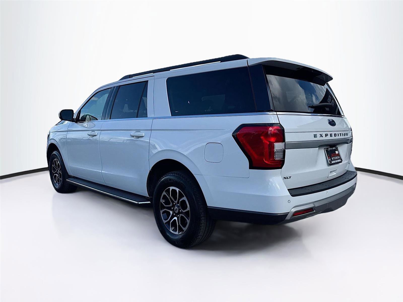 Used 2023 Ford Expedition Max XLT image 5