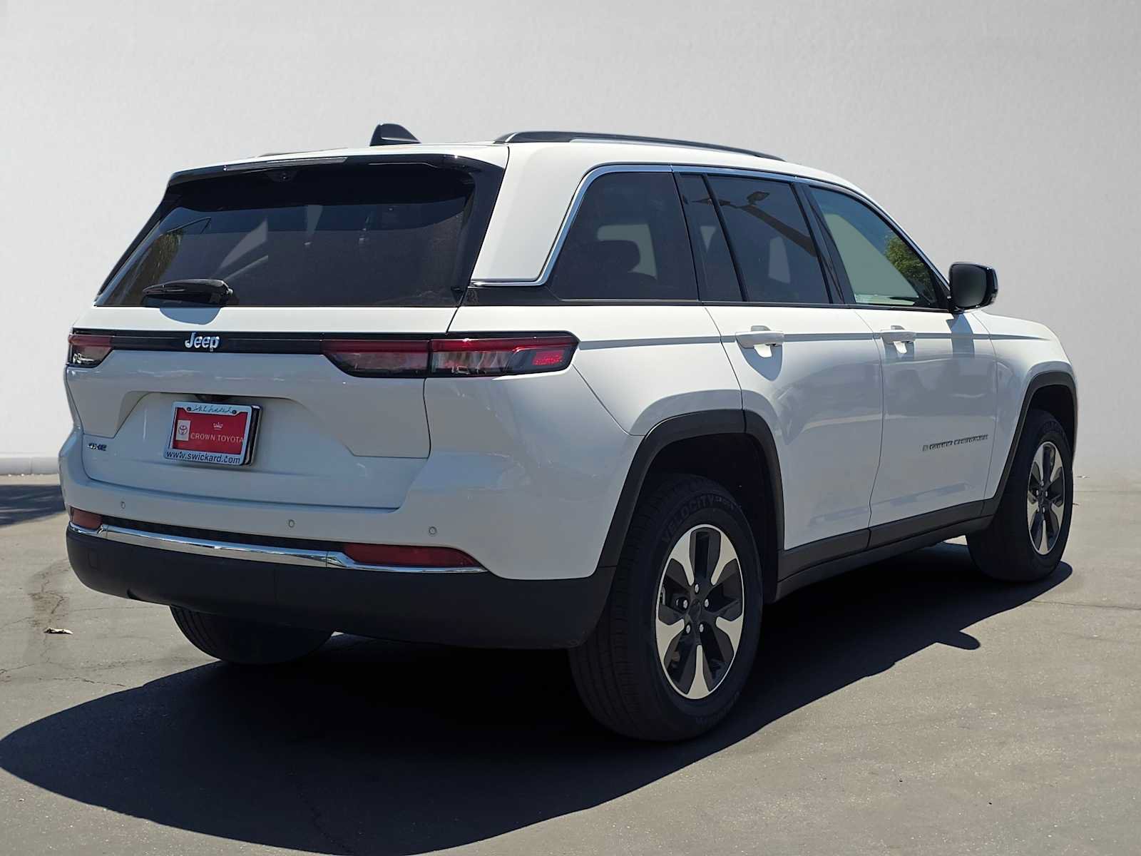 Used 2022 Jeep Grand Cherokee Limited 4xe w/ Luxury Tech Group II AWD/4WD image 3
