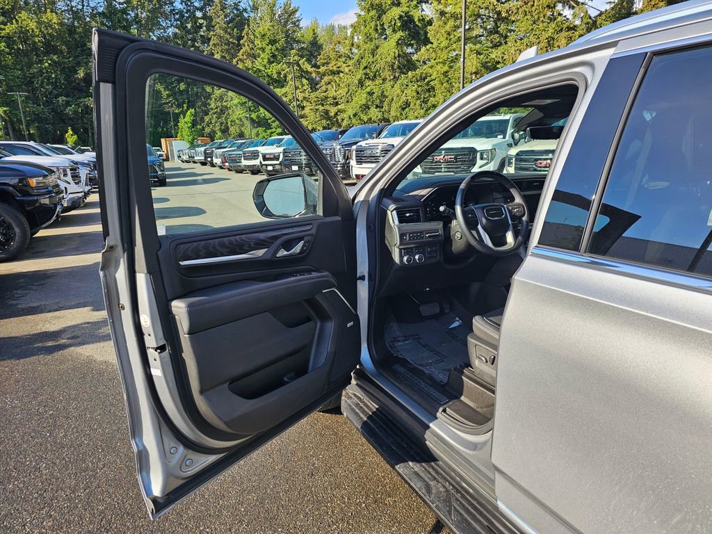 Used 2024 GMC Yukon Denali w/ Advanced Technology Package AWD/4WD image 21