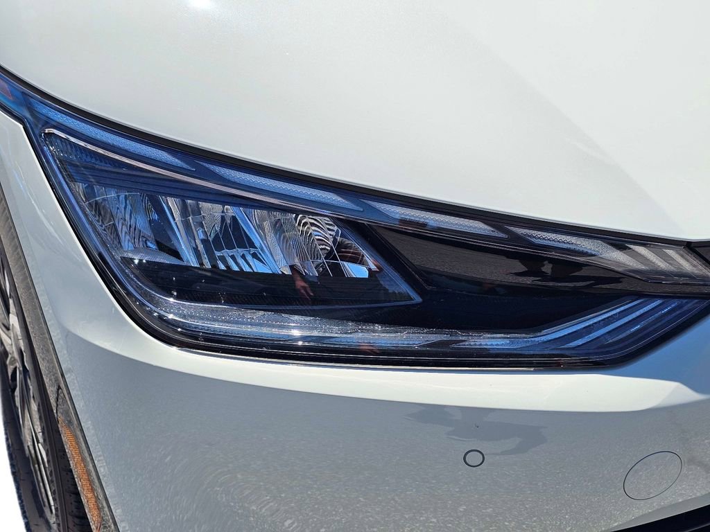 Used 2023 Kia EV6 Wind RWD image 4
