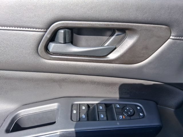 Certified 2025 Nissan Pathfinder SV FWD image 9