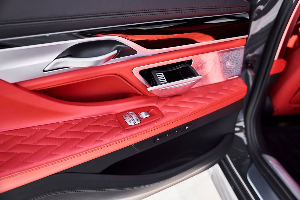 Used 2022 BMW M760i xDrive w/ Luxury Rear Seating Package image 53