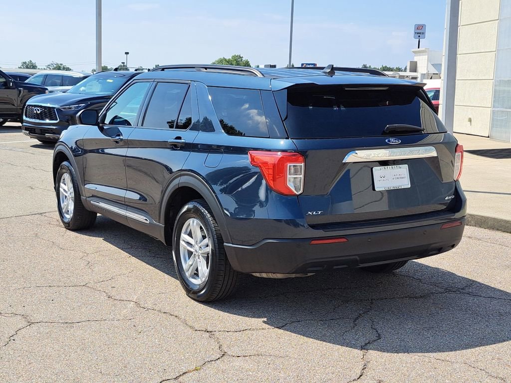 Used 2022 Ford Explorer XLT image 3