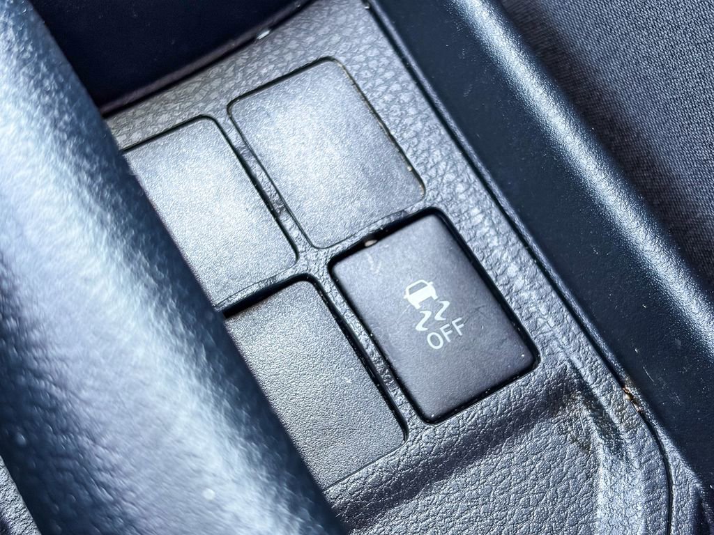 Used 2017 Toyota Yaris L FWD image 30