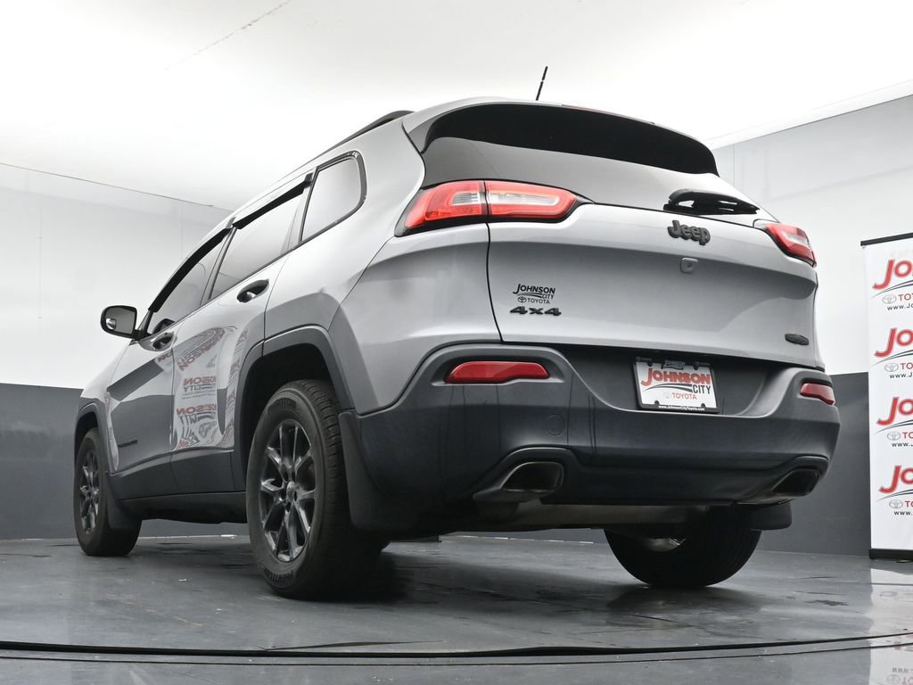 Used 2015 Jeep Cherokee Latitude AWD/4WD image 36