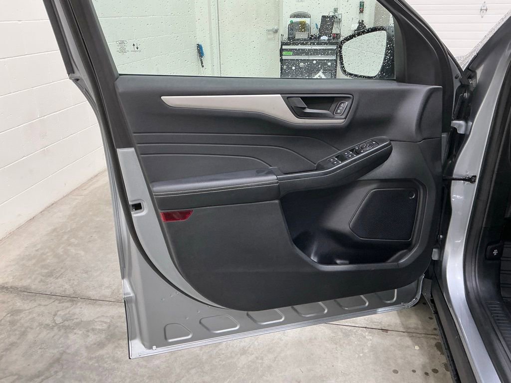 Used 2022 Ford Escape SE image 17