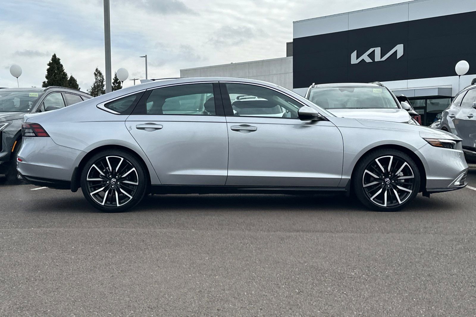 Used 2024 Honda Accord Touring image 3