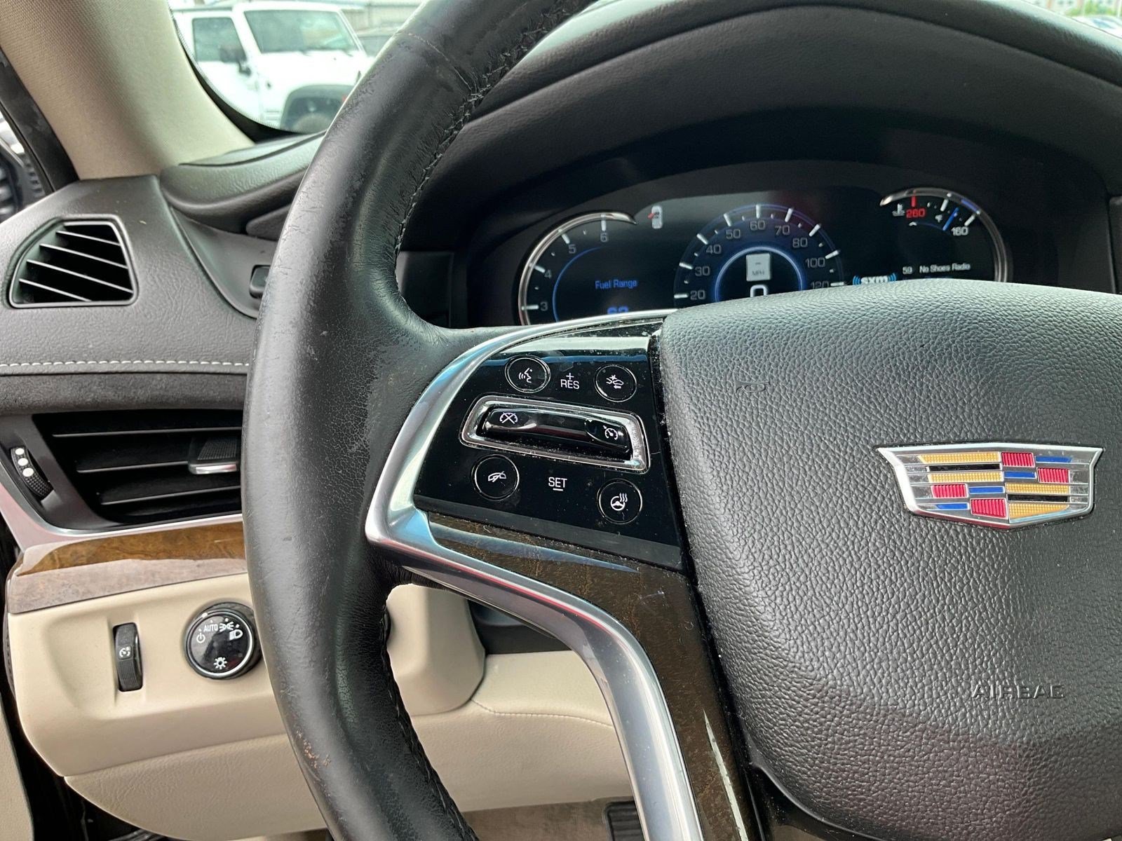 Used 2020 Cadillac Escalade Luxury AWD/4WD image 10