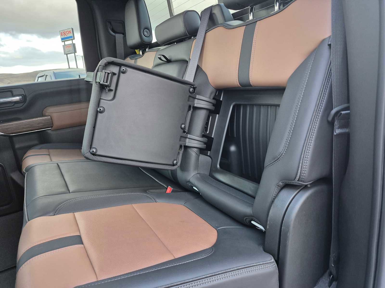 Used 2021 Chevrolet Silverado 2500 High Country w/ Technology Package image 32