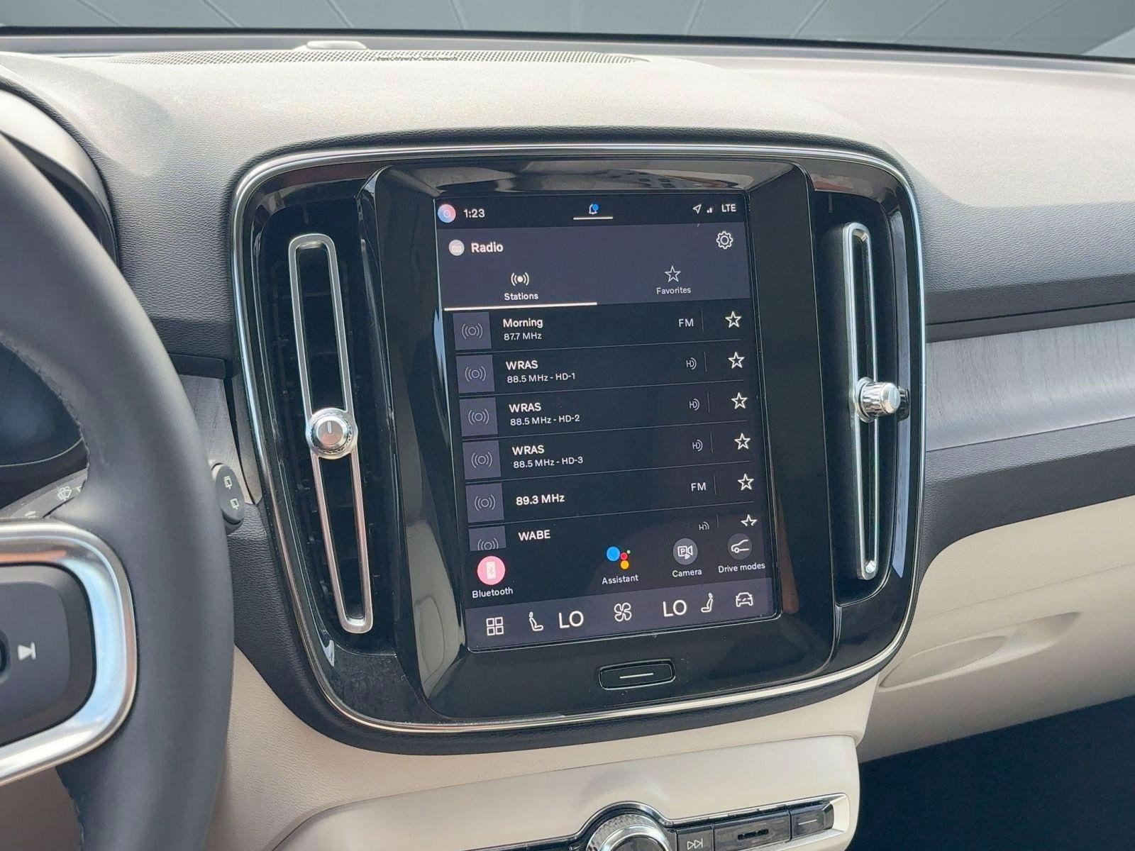 Used 2023 Volvo XC40 B5 Plus w/ Protection Package Premier image 21