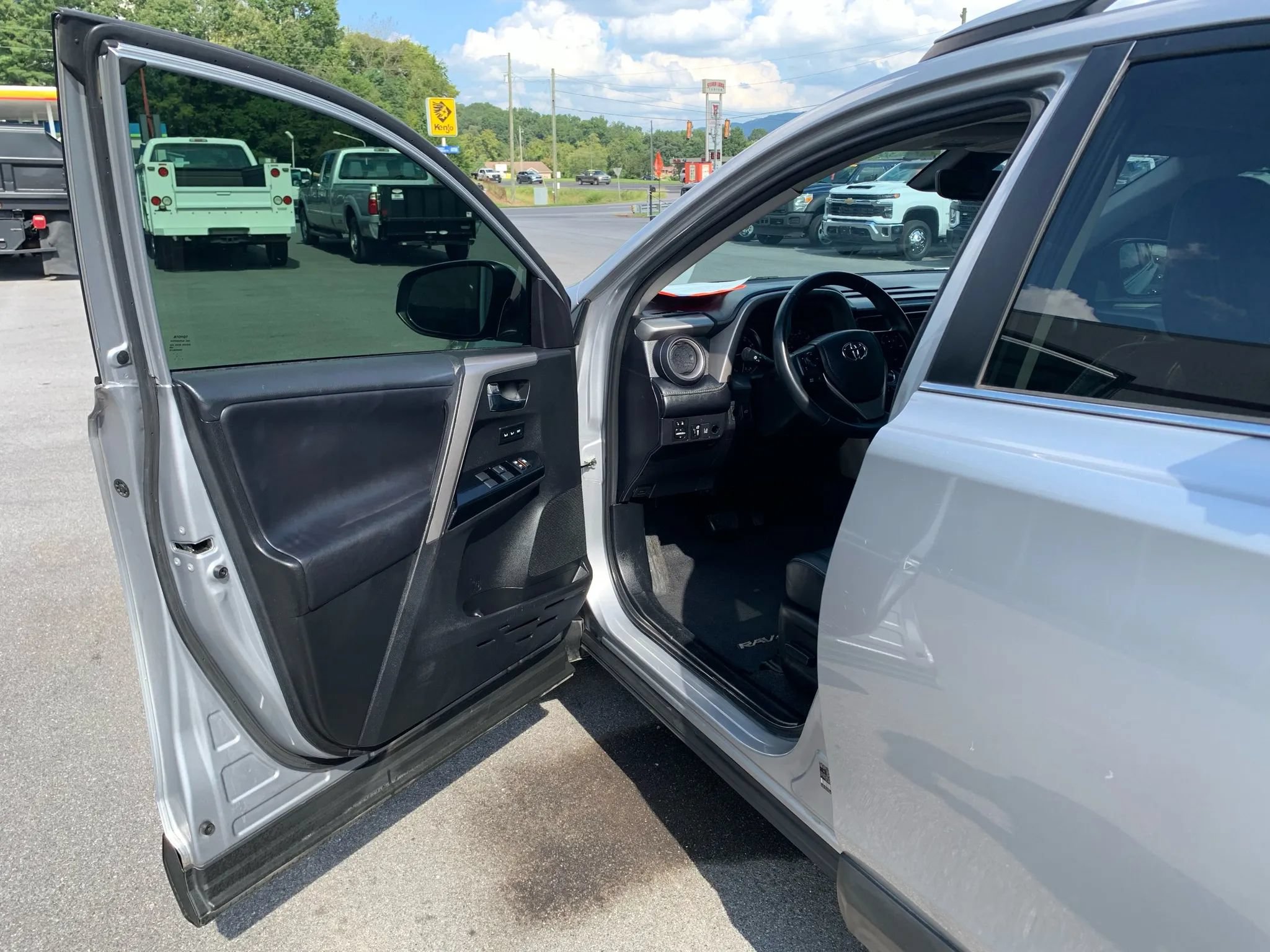 Used 2016 Toyota RAV4 Limited FWD image 7