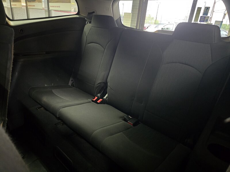Used 2015 Chevrolet Traverse LT w/ Style and Technology Package FWD image 13
