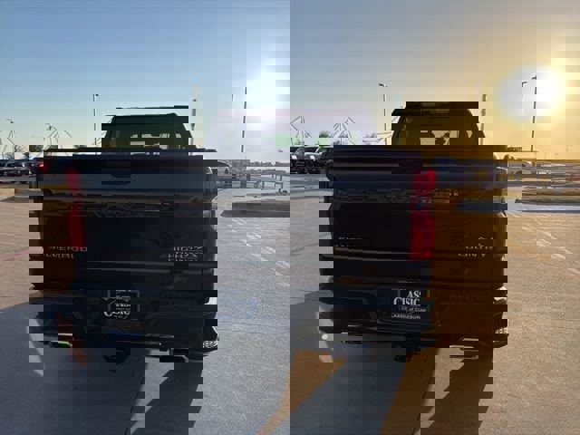 Used 2022 Chevrolet Silverado 1500 High Country w/ Technology Package image 7