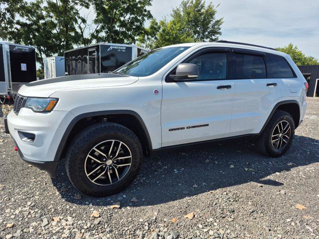 Used 2017 Jeep Grand Cherokee Trailhawk w/ Trailhawk Luxury Group AWD/4WD image 4