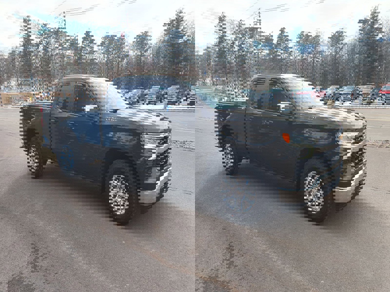 Used 2023 Chevrolet Silverado 1500 LT image 2