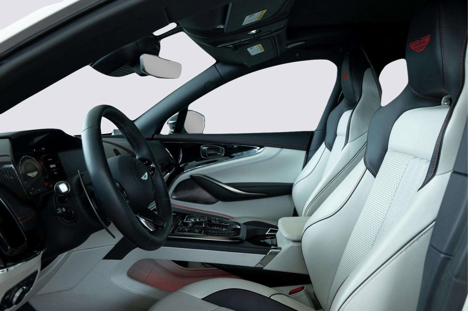 Used 2025 Aston Martin DBX 707 image 13