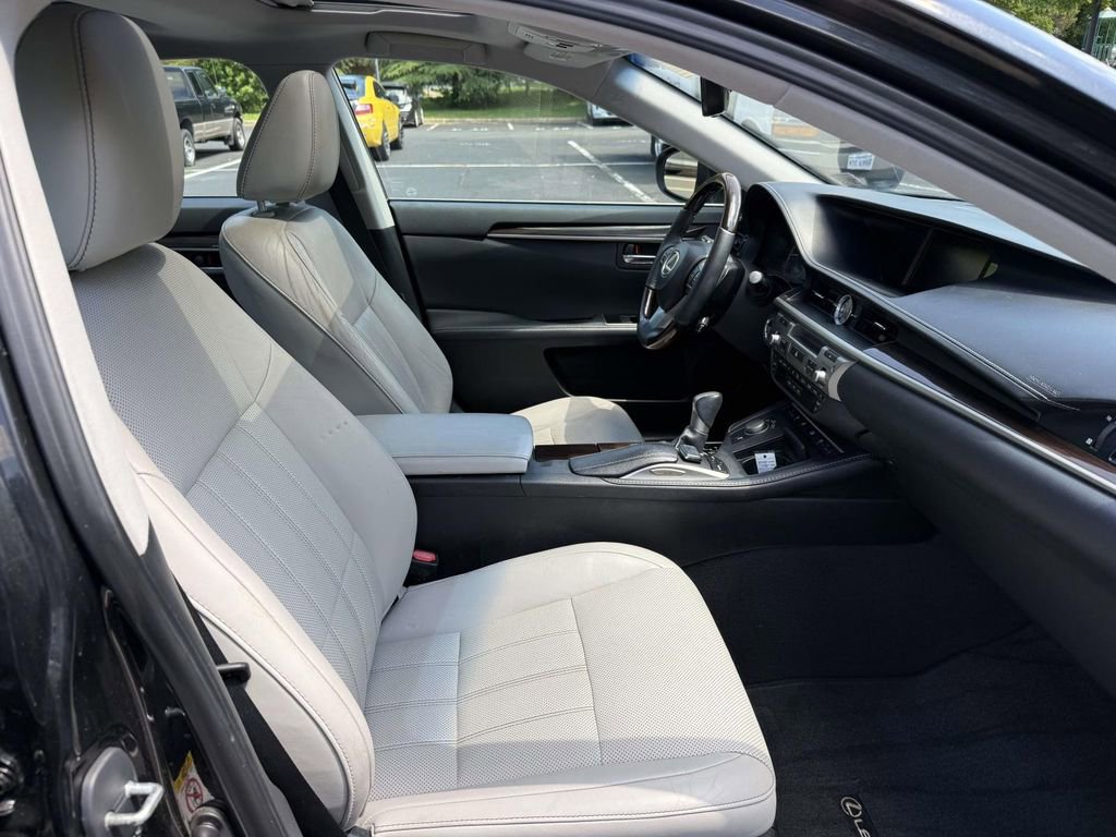Used 2016 Lexus ES 350 w/ Luxury Package w/Wood Trim FWD image 14