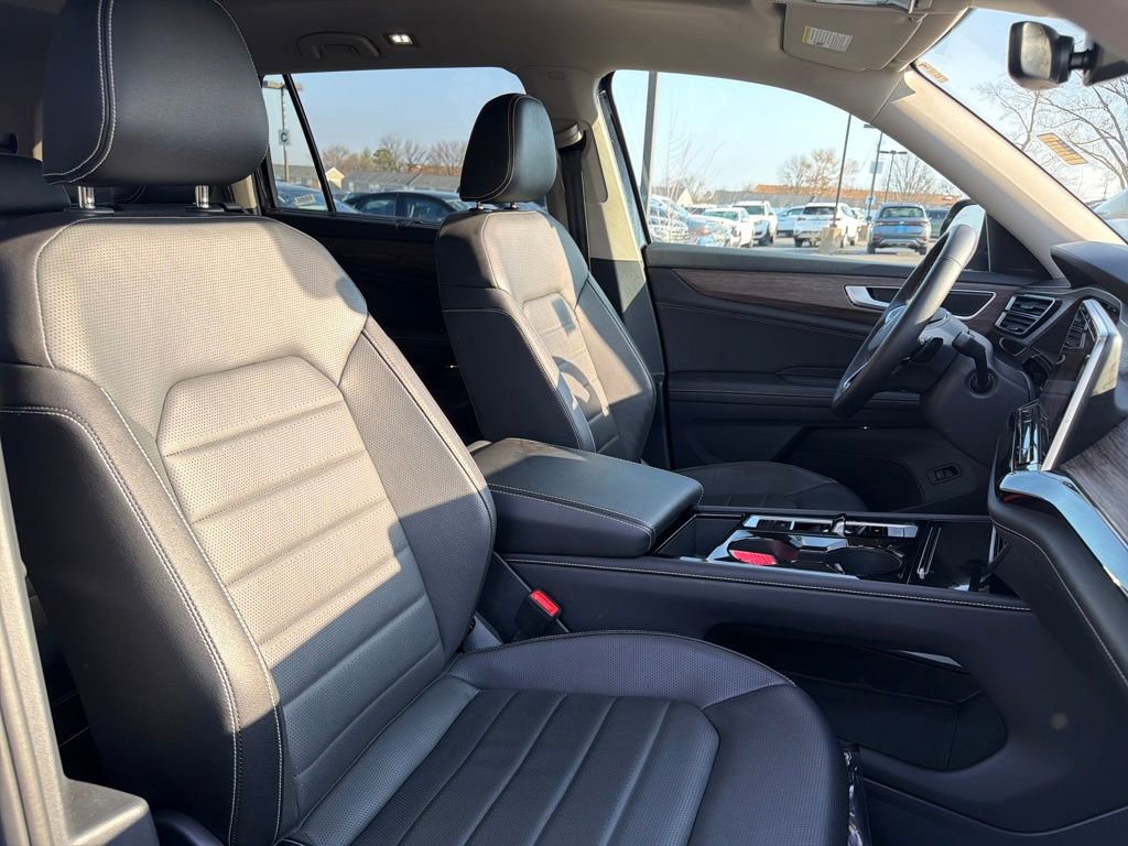 Used 2025 Volkswagen Atlas SEL image 36