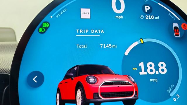 Used 2025 MINI Cooper 4-Door Hardtop image 38