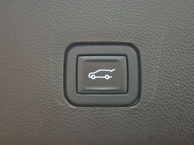 Used 2022 Chevrolet Traverse High Country w/ LPO, Floor Liner Package AWD/4WD image 31
