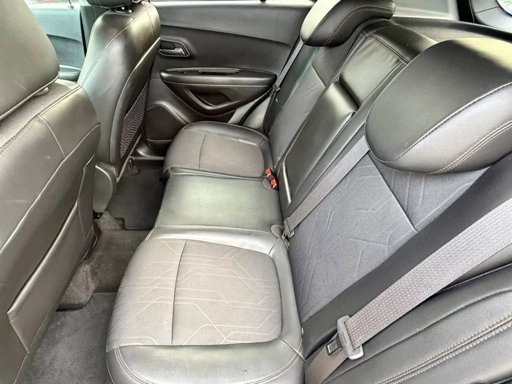 Used 2018 Chevrolet Trax LT w/ LT Convenience Package image 12