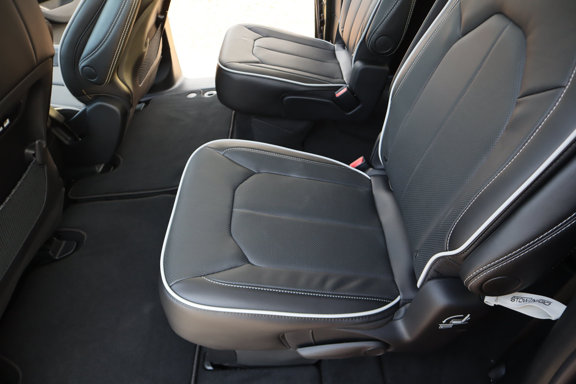 New 2027 Chrysler Pacifica Limited FWD image 13