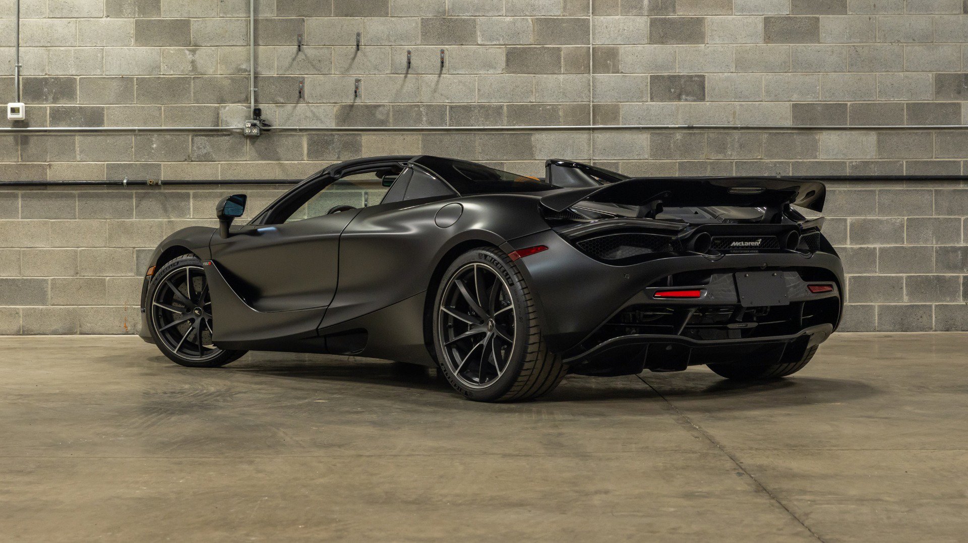 Used 2020 McLaren 720S Spider image 8