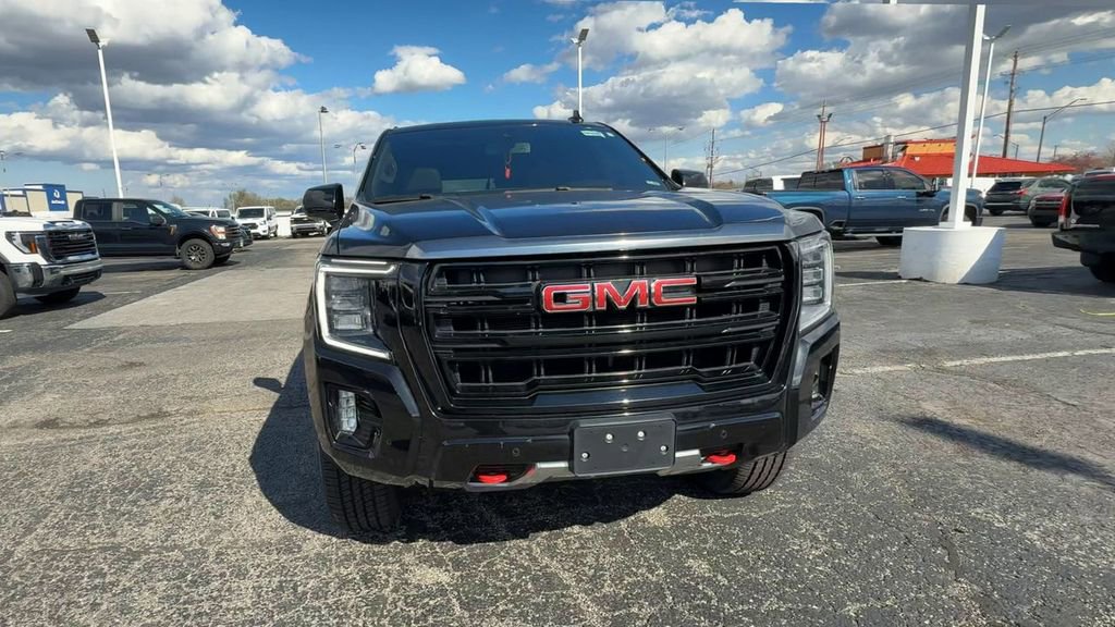 Used 2022 GMC Yukon XL AT4 AWD/4WD image 3