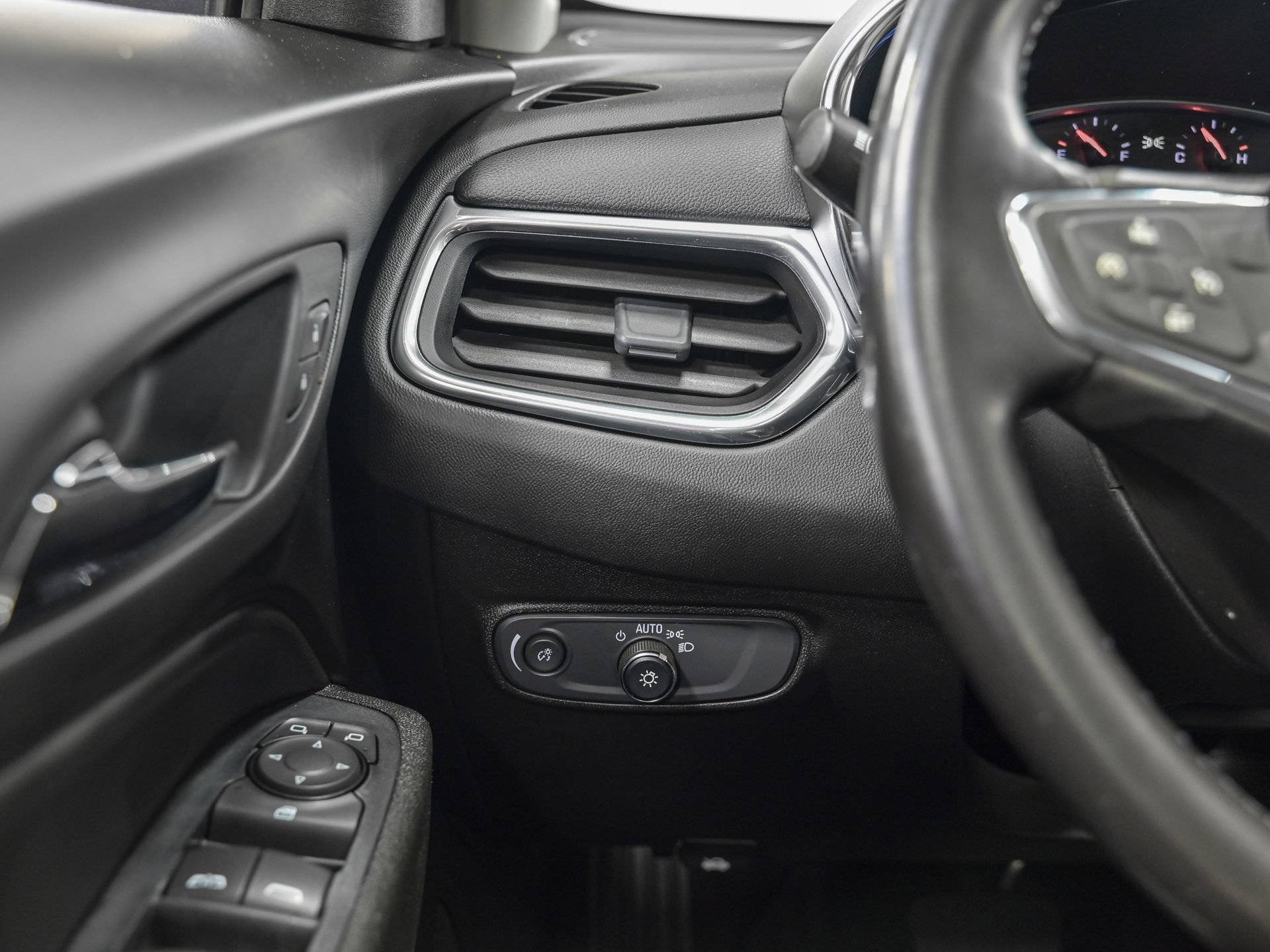 Used 2019 Chevrolet Equinox LT AWD/4WD image 20