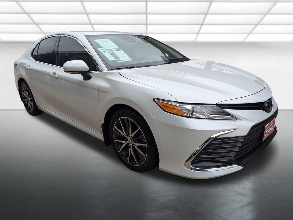 Used 2024 Toyota Camry XLE FWD image 1