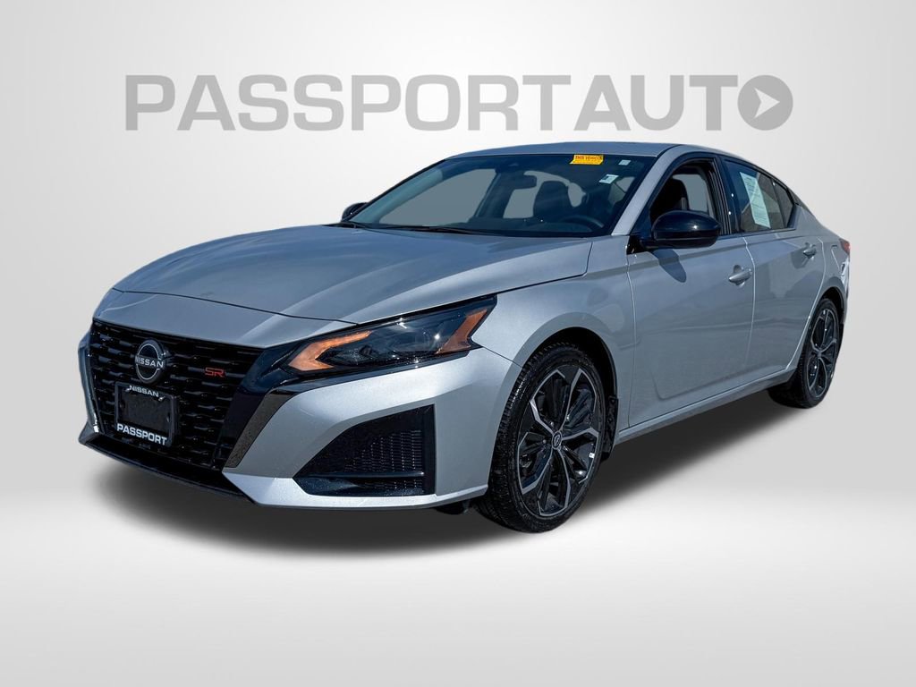 Used 2025 Nissan Altima 2.5 SR w/ SR Premium Package image 1