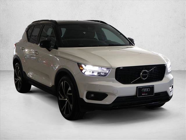 Used 2021 Volvo XC40 T5 R-Design image 3