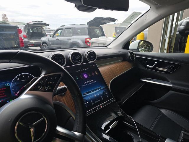 Used 2024 Mercedes-Benz GLC 300 image 18