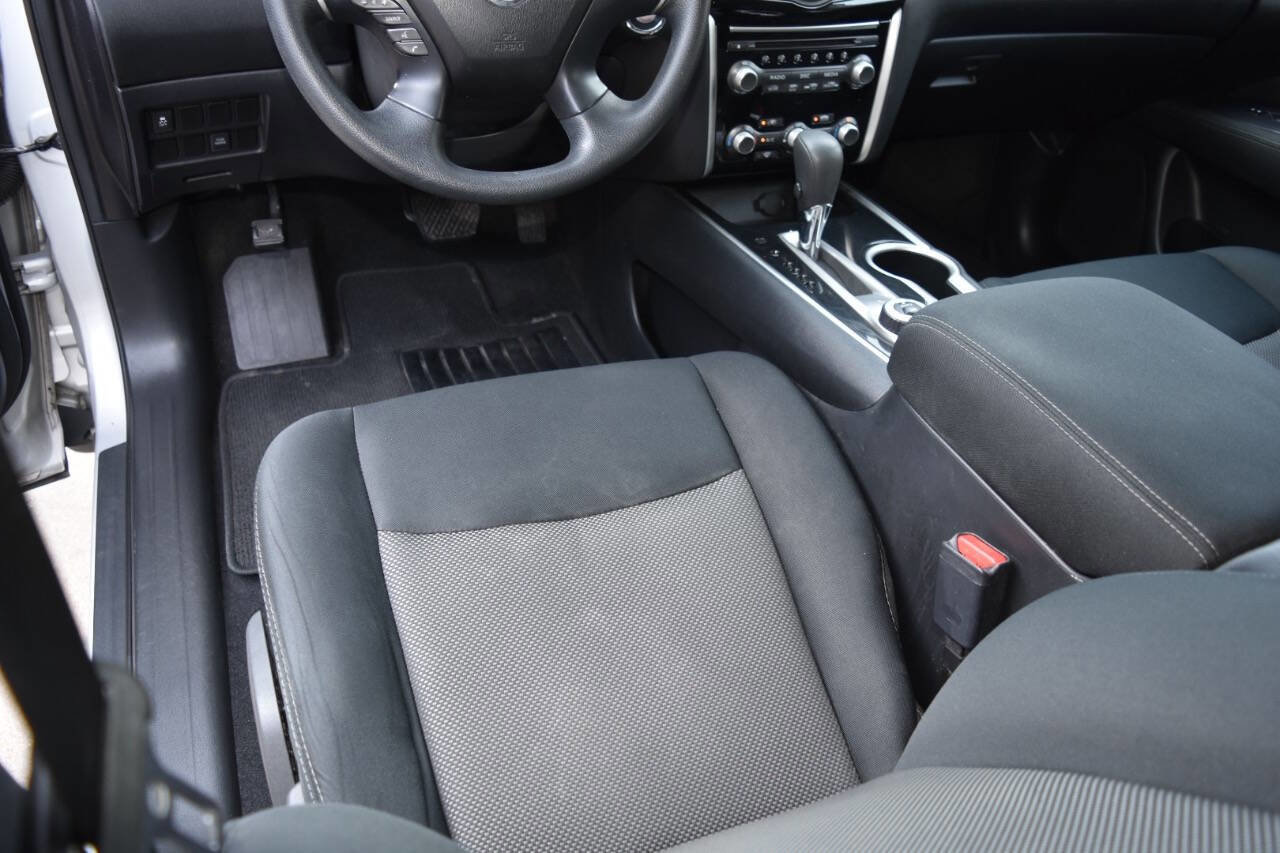 Used 2017 Nissan Pathfinder S image 32