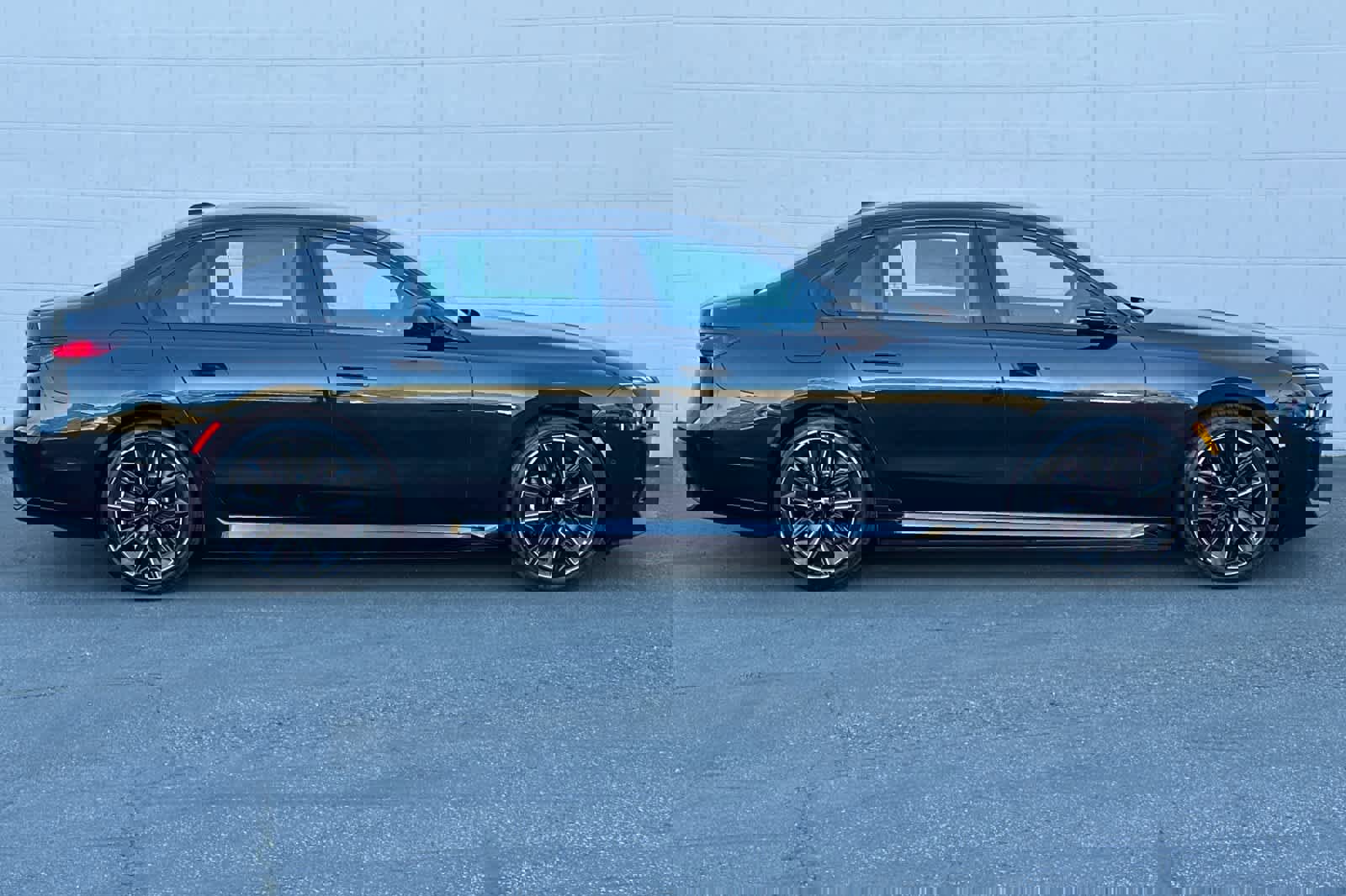 Used 2024 BMW i7 xDrive60 image 8