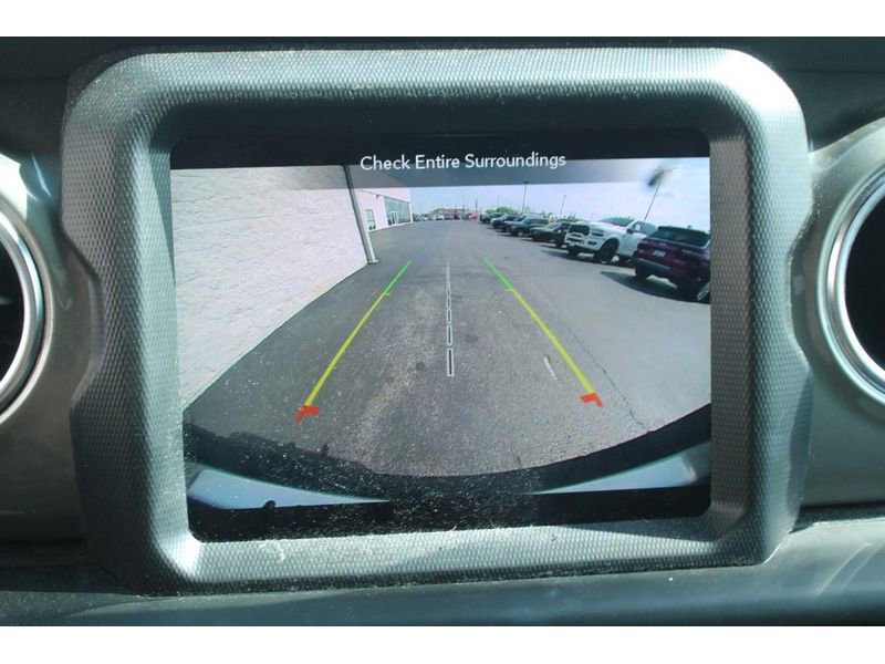 Used 2023 Jeep Wrangler Unlimited Sahara w/ LED Lighting Group AWD/4WD image 26